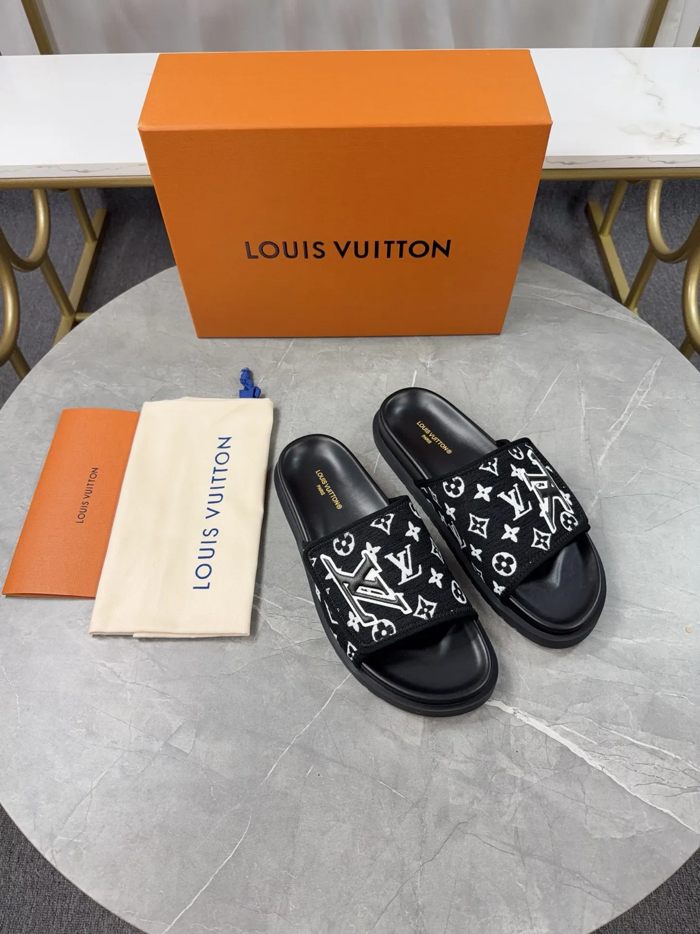 Men's Men's Shoes 💰380💰 🌈LV | Louis Vuitton ²⁰²³ 𝐬𝐬 🧡💚2025 Spring and Summer New Style Top Version‼ ️The original version is the same. The counter specializes in the latest straw slippers. Hard goods are new🆕 ❥Purchase level! Full of high-end feel! A popular model among bloggers at home and abroad, it’s retro and fashionable, and looks stunning on your feet! Mainly recommended models on the official website★ ━━━━━ ЅᏇєєt ━━━━━ ▪️Upper: original customized cowhide fabric ▪️Inner: cow lining ▪️Outsole: high-end rubber outsole ▪️Shoe size: 35-47 (46-47 customization is not returnable)